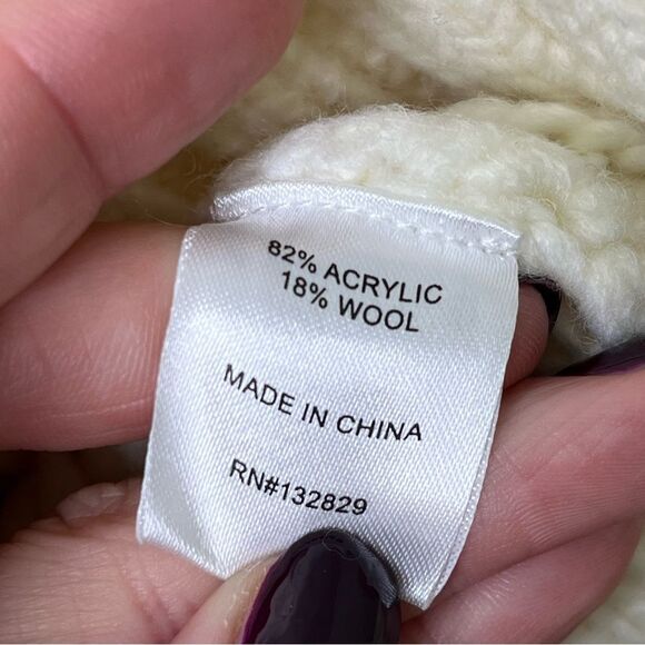 Song of Style Nantale Cable Knit Turtleneck Sweater XS - Picture 4 of 6